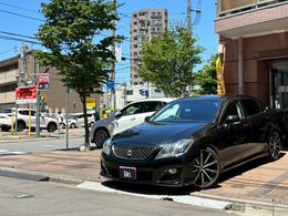 人気のクラウンアスリートです。傷も少なく、綺麗な車両です。